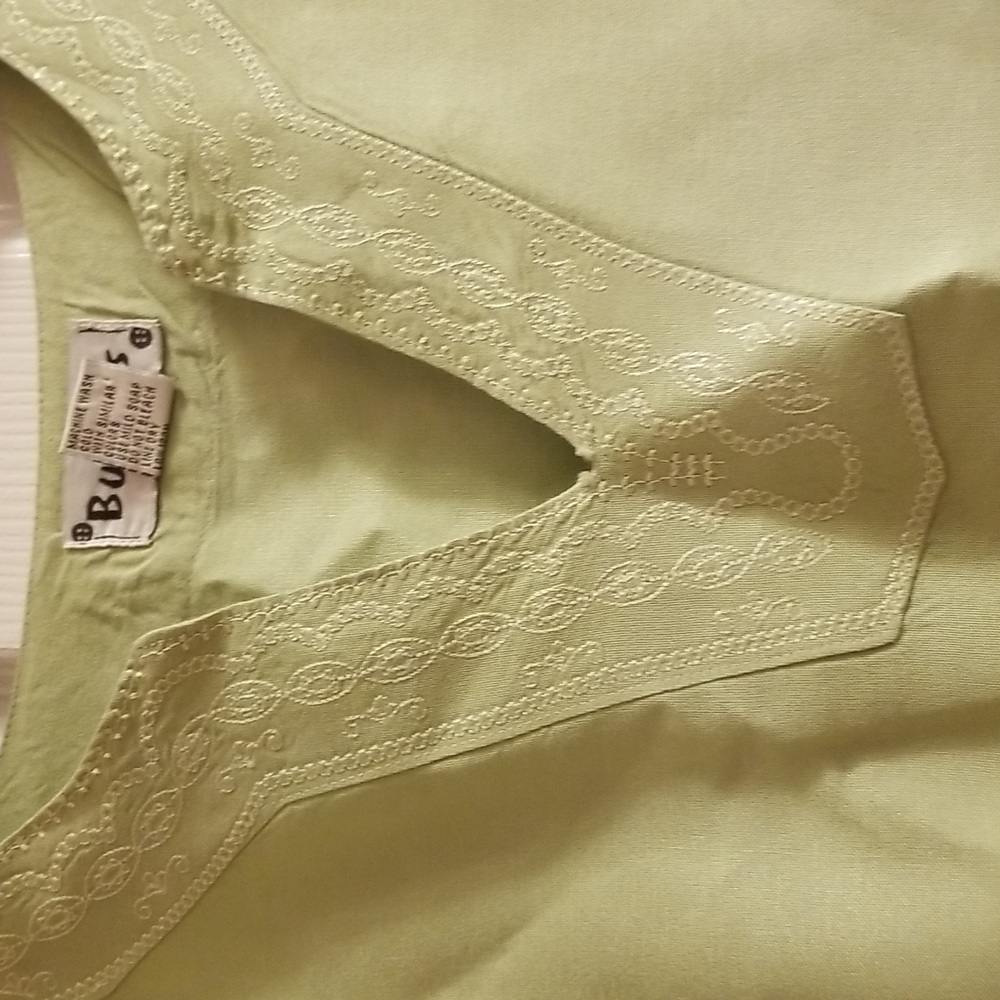 Woman's  Fashion Fashion Plus Size  Blouse - Picture 2 of 5